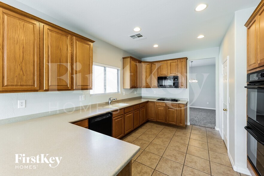 Building Photo - 15608 N 172nd Ln