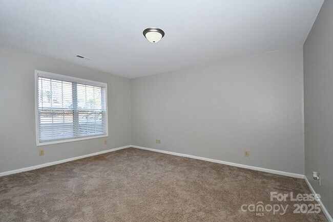 Building Photo - 116 Milbros Ln