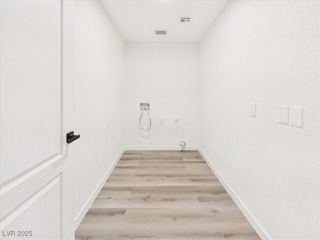 Building Photo - 5610 N Linda St