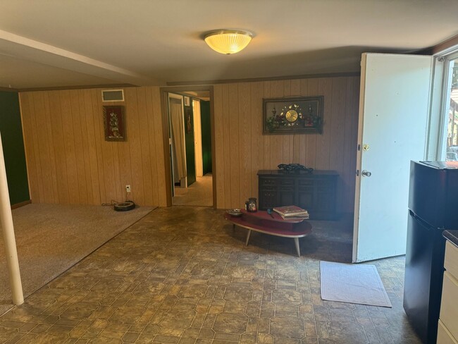 Building Photo - 332 Lynn Dr