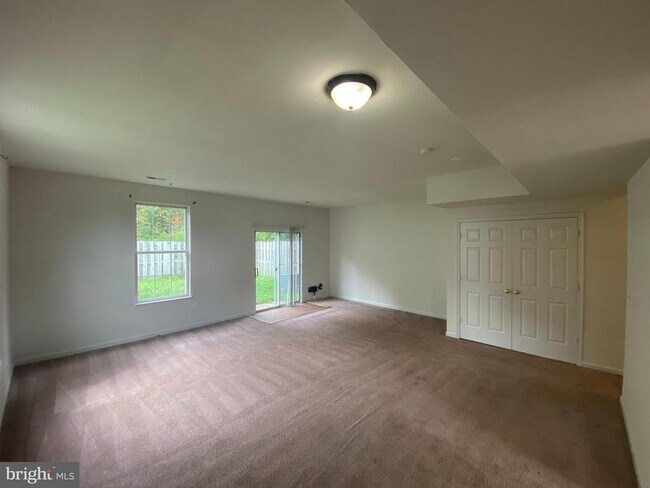 Building Photo - 10910 Coreys Way