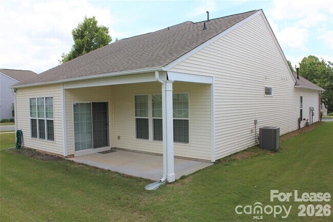 Building Photo - 17534 Hawks View Dr