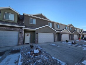 Building Photo - Like-New 3 Bed / 2.5 Bath Townhome in Prime Cedar City Location – Act Fast!