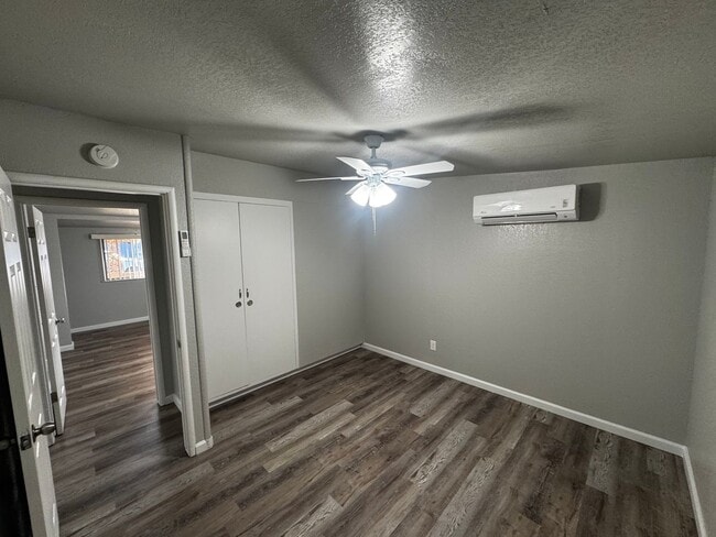 Building Photo - COZY HOME! APPLY NOW!