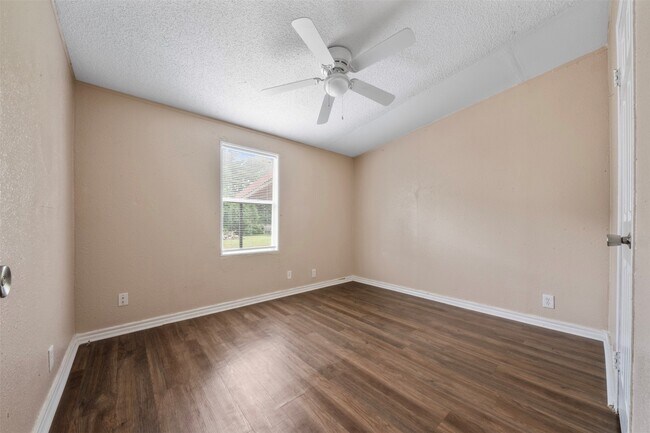 Building Photo - 15807 Cypress Garden Dr