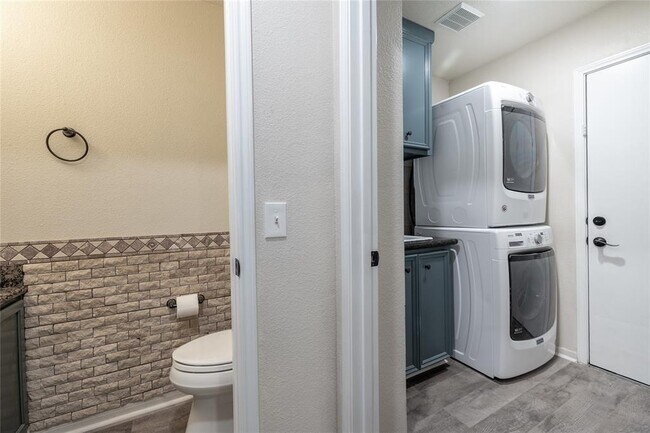 Building Photo - 17611 S Summit Canyon Dr
