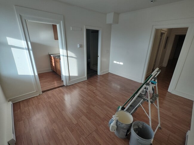 Building Photo - 446 Quincy Ave