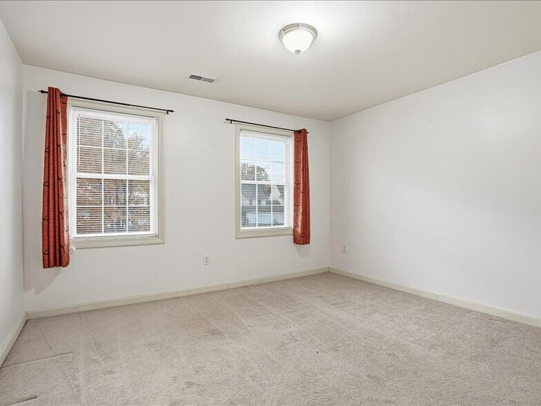 Building Photo - 20 Frongillo Farm Rd