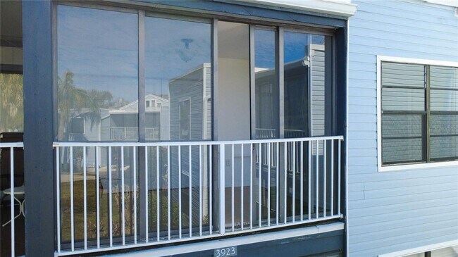 Building Photo - 3923 Atrium Dr