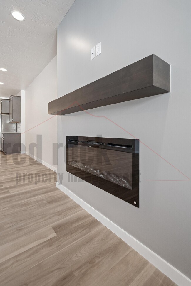 Building Photo - 1328 N Tschirley St