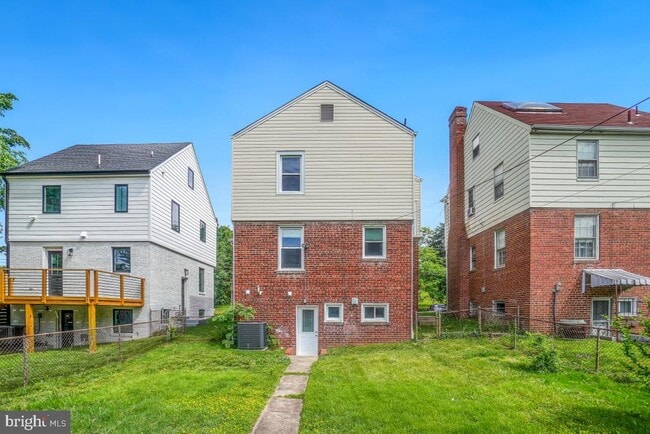 Building Photo - 2615 Otis St NE