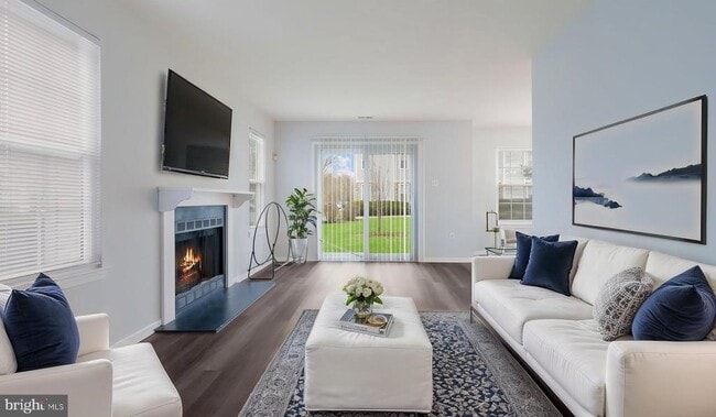 Building Photo - 211 Mews Dr