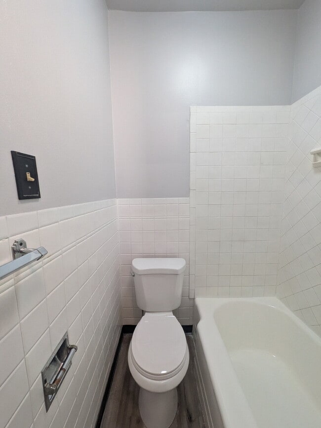 Building Photo - Newly Updated 3 bedroom in Carrick! Section 8 is considered