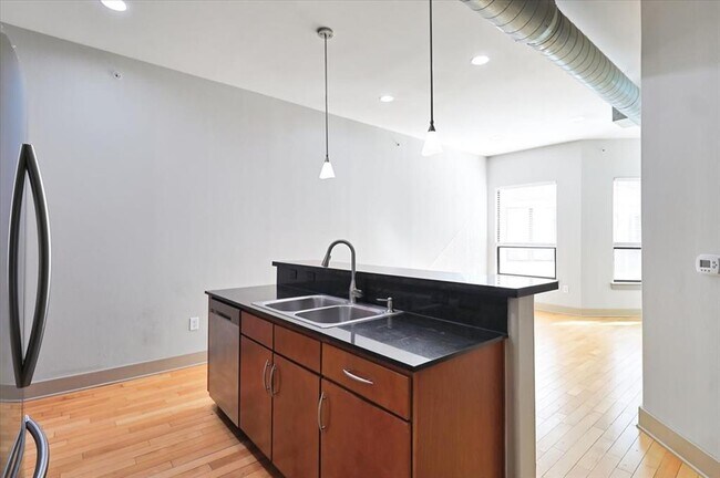 Building Photo - 1901 Post Oak Blvd