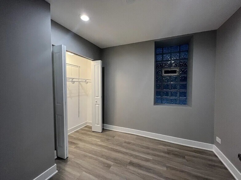 Building Photo - 1227 W Ohio St