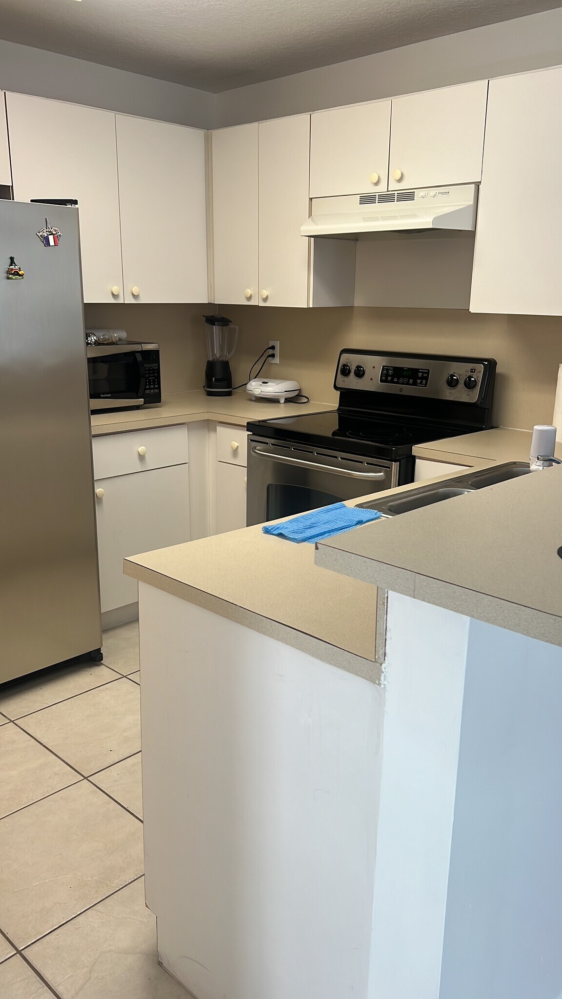 Kitchen - 6202 NW 116th Pl