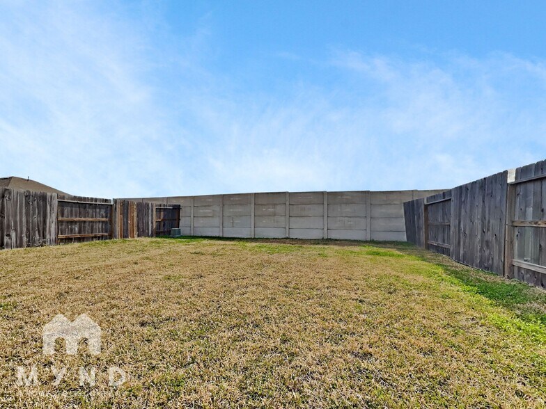 Building Photo - 4230 Magnolia Bay Dr