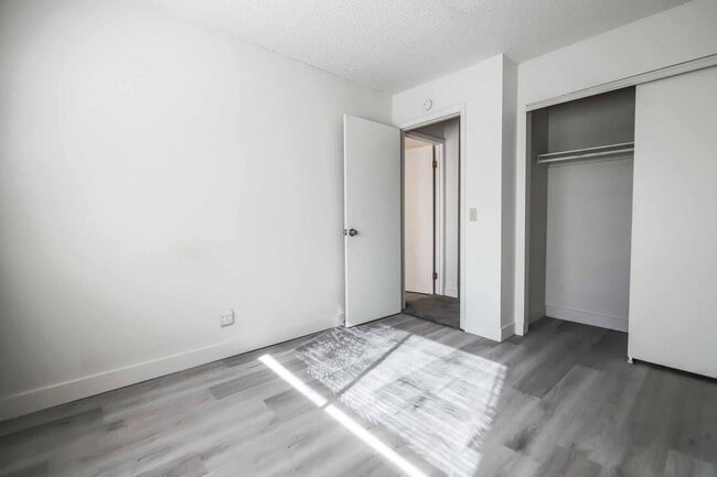 Building Photo - FULLY Remodeled 3-Bedroom Townhouse