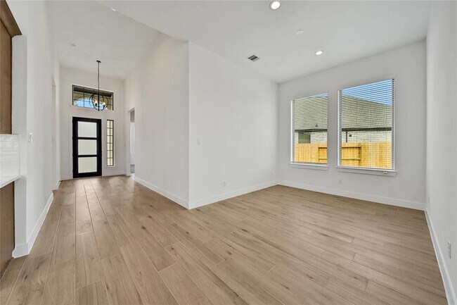 Building Photo - 13107 Wood Leaf Pk