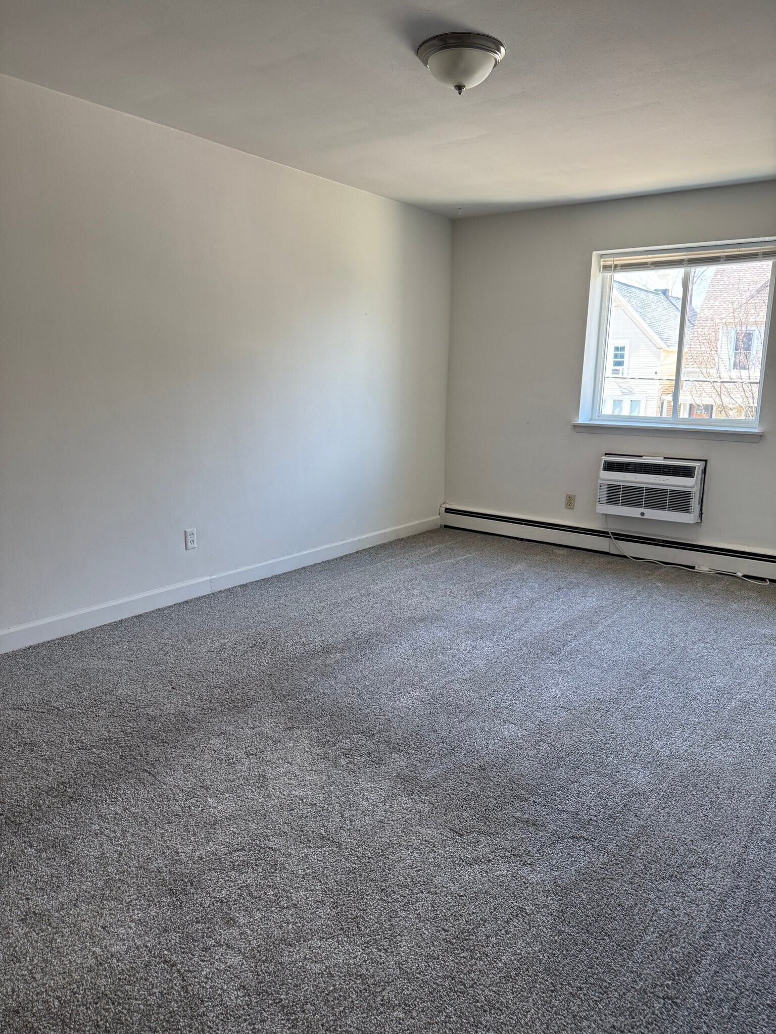 Building Photo - 2260 N Summit Ave