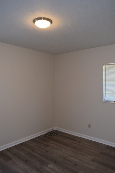 Building Photo - 8114 Meadowglen Dr