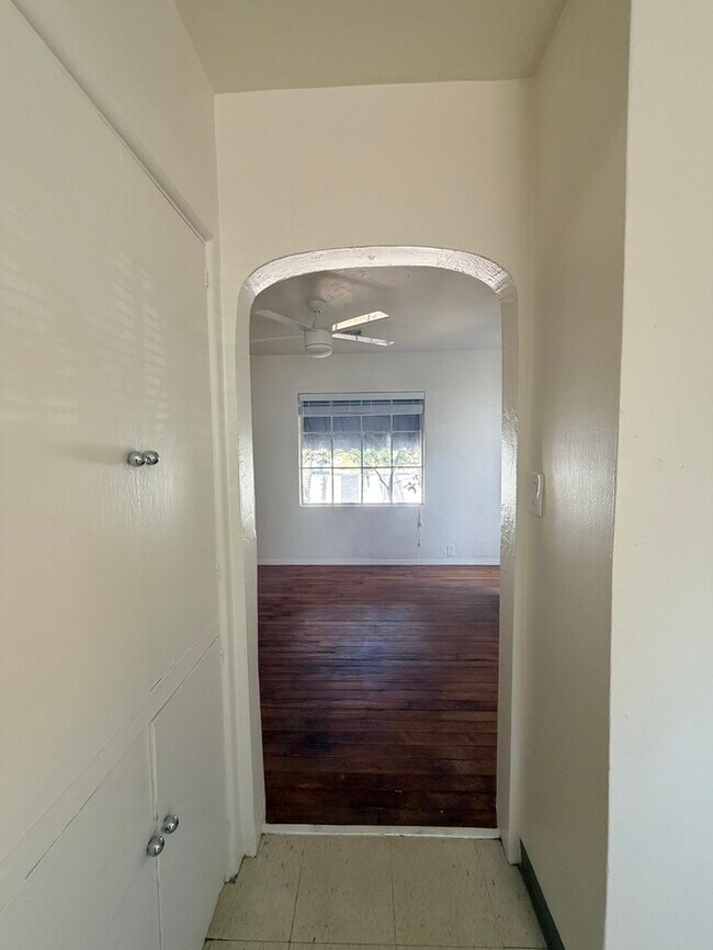 Building Photo - Charming Roosevelt District Cottage