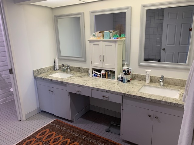 Master bath vanity - 1200 Riverside Dr