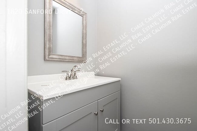 Building Photo - 1820 Sanford Dr