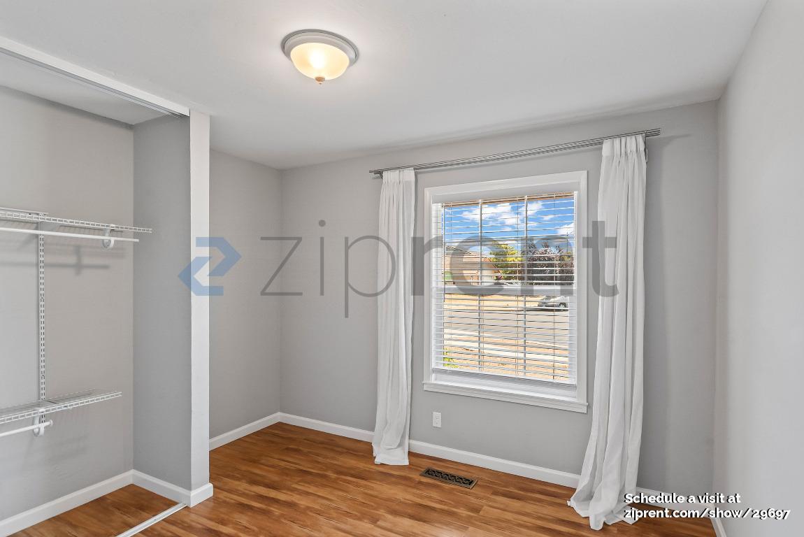 Building Photo - Unit