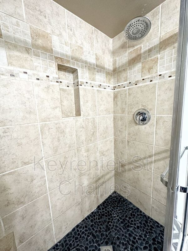 Building Photo - 1102 Spring Creek Ln