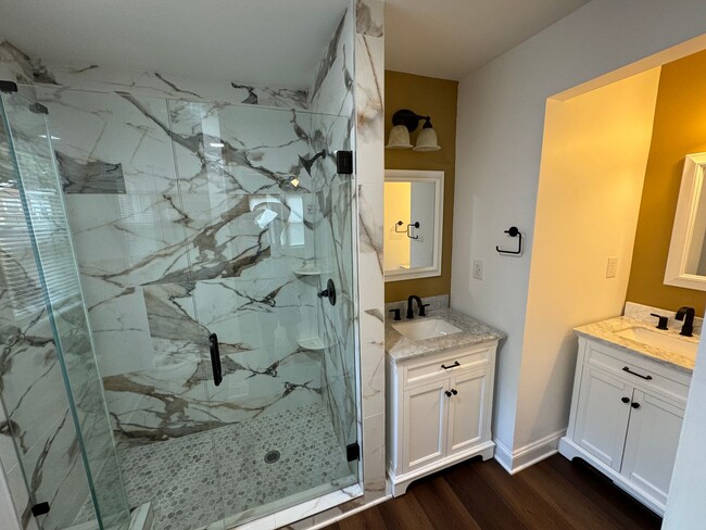 Building Photo - Beautifully Remodeled 4-Bedroom Home with ...