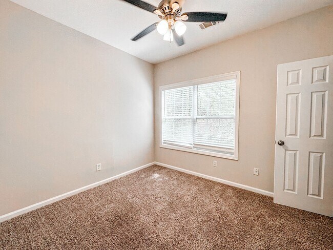 Building Photo - 3/2 near Lake Lanier in Forsyth County