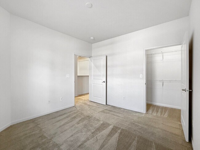 Building Photo - Grand Lakeside Escape: Spacious 3-Bedroom ...