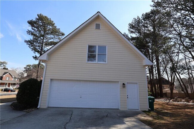 Building Photo - 1056 Oak Hollow Ct