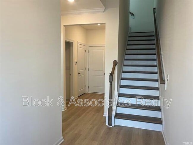 Building Photo - 7011 Gentle Pine Pl