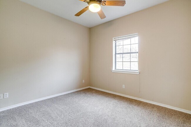 Building Photo - Country Living- Half Duplex-  3 Bed, 2 Bat...