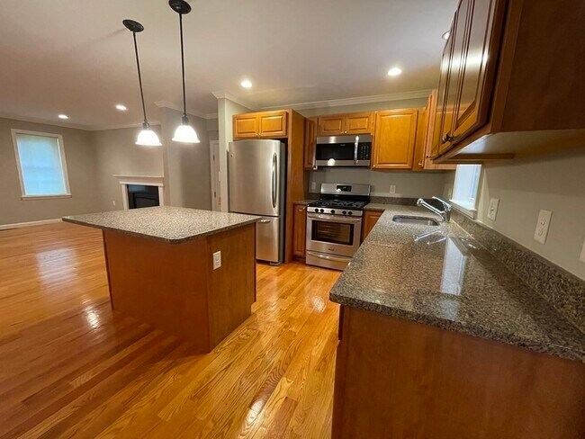 Building Photo - 53 Brewster Rd