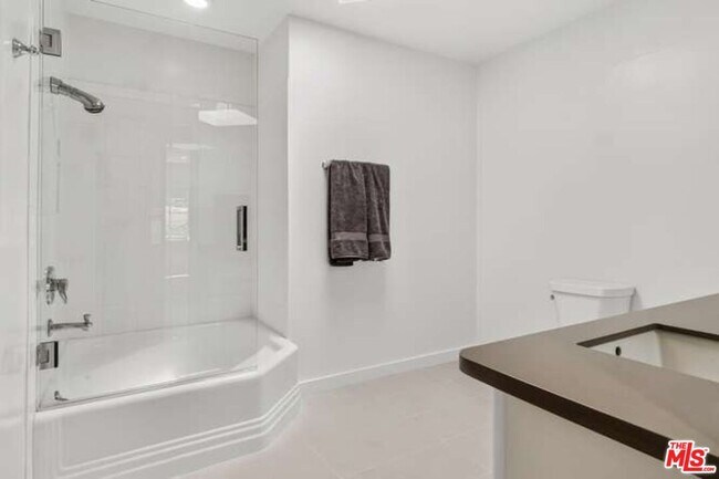 Building Photo - 510 Toyopa Dr