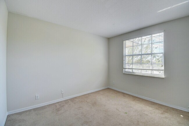 Building Photo - 6414 Park Lake Cir