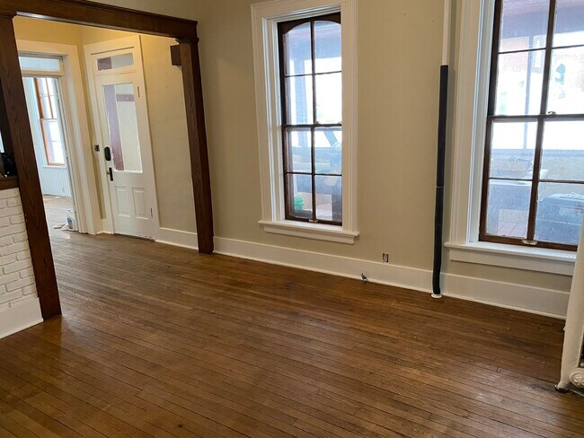 Building Photo - 204 Carroll St