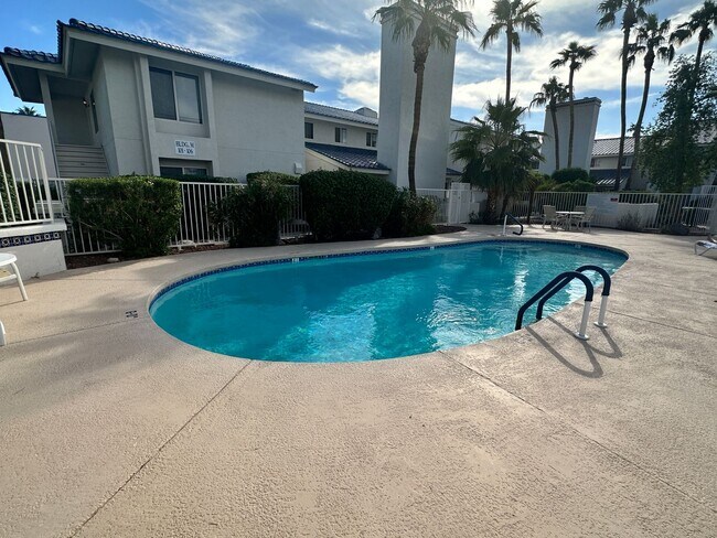 Building Photo - Beautiful 2-bedroom, 2-bathroom condo alon...