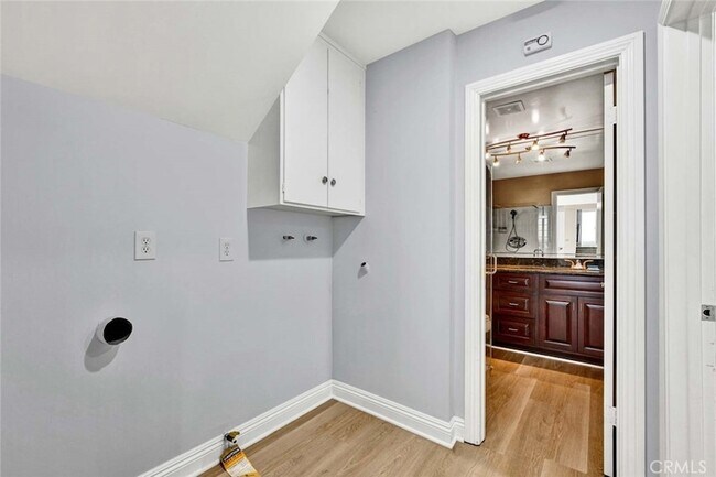 Building Photo - 3921 Calle Real