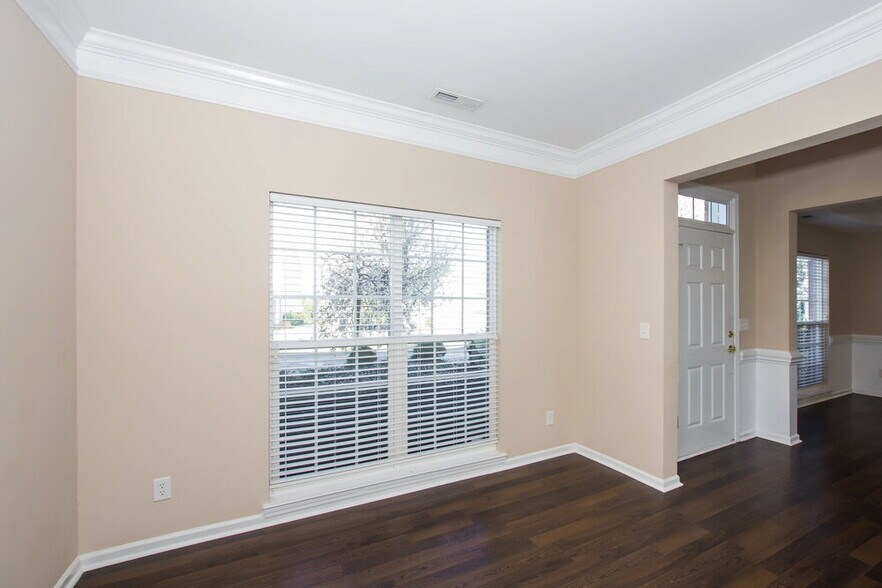 Building Photo - 7205 Sandown Ct