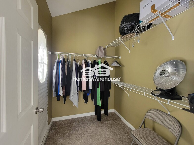 Building Photo - 52 Glenn St SE