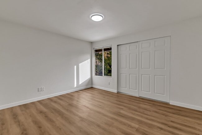 Building Photo - 912 28th St NE