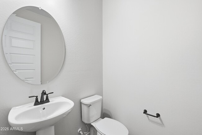 Building Photo - 932 W Macaw Dr