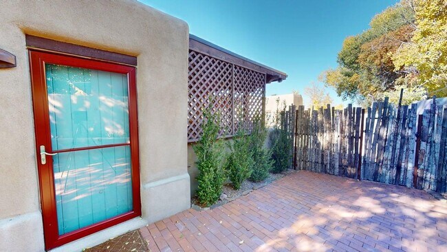 Building Photo - 901 Galisteo St