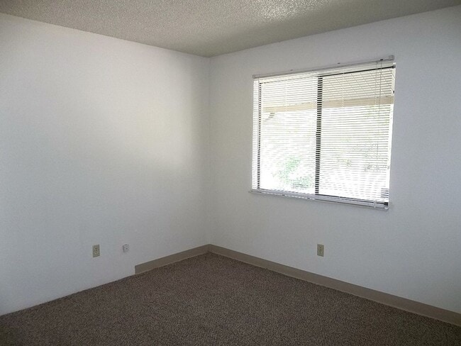 Building Photo - Bright Top Floor 1-Bedroom Near CSU + $200...
