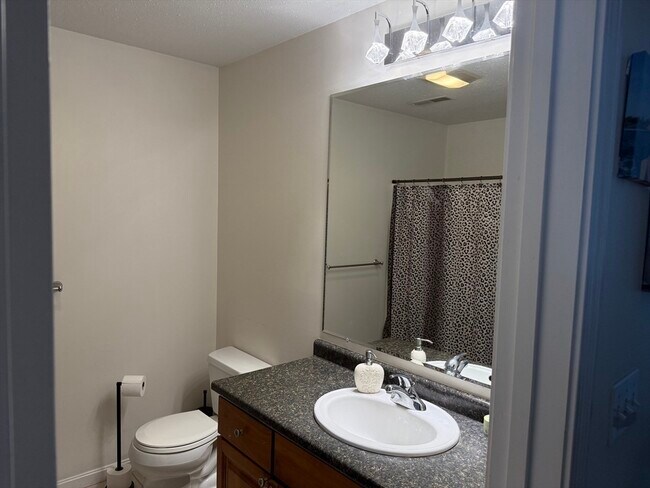 Building Photo - 319 Farrwood Dr