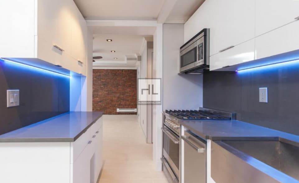 Primary Photo - East 11th Street